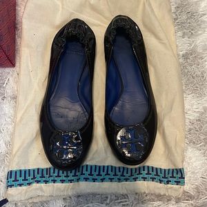 Tory Burch patent leather black/ cobalt blue flats